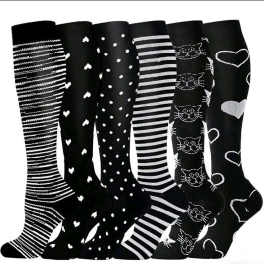 Calcetines Compresivos Largos Mujer | Minimalistas Blanco y Negro