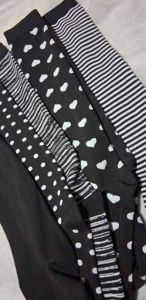 Calcetines Compresivos Largos Mujer | Minimalistas Blanco y Negro